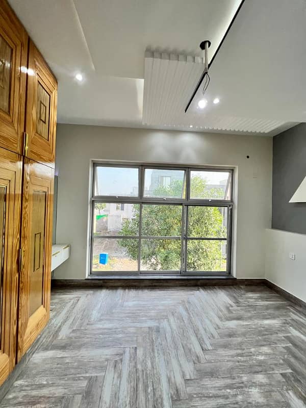 8 Marla flate available for Rent 2
