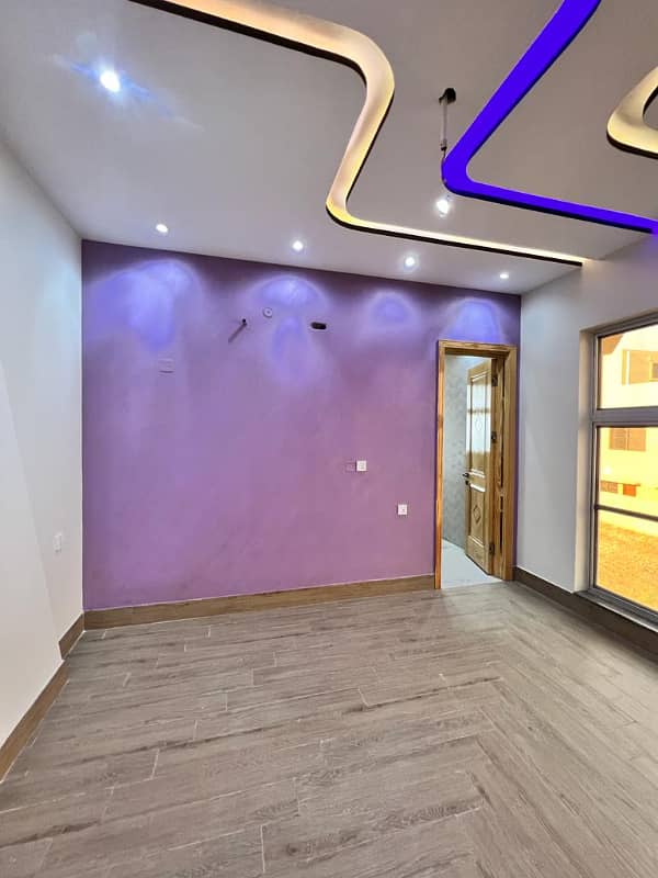 8 Marla flate available for Rent 3