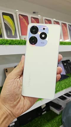 Spark 10 4/128 with Box Charger