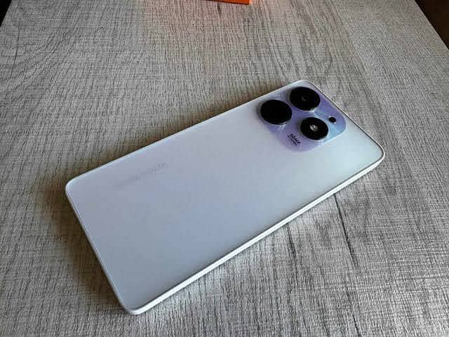 Spark 10 4/128 with Box Charger 1