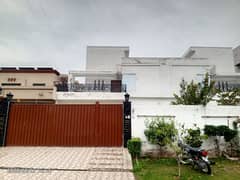 1 KANAL OLD HOUSE FOR SALE BEAUTIFULL MODERN HOUSE IN VERY RESONABLE PRICE