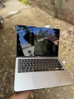 Macbook pro m1 8/256gb