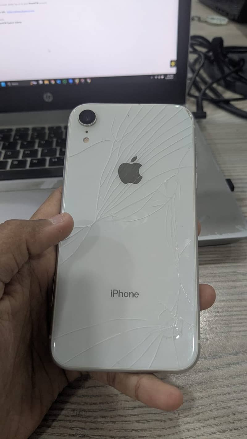 iPhone XR Non PTA - 64GB 3