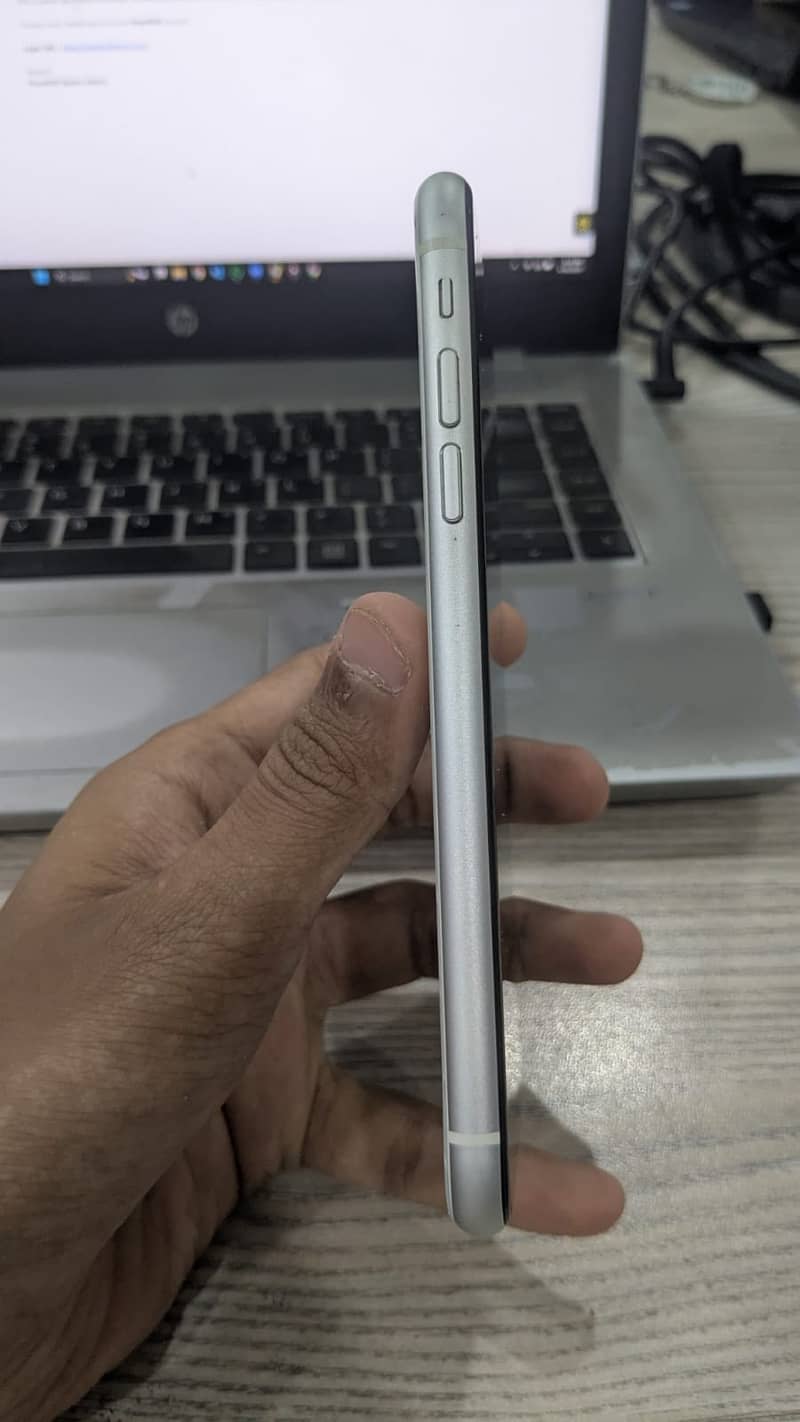 iPhone XR Non PTA - 64GB 5