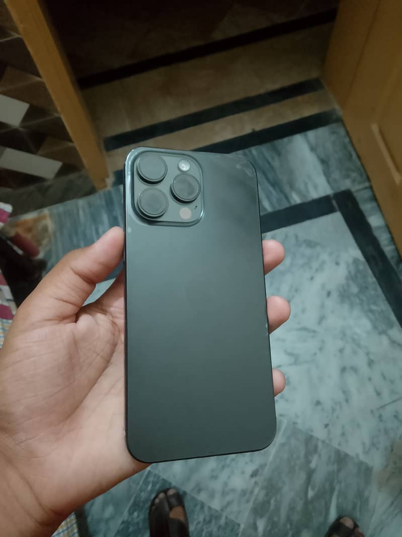 Iphone 15 pro max with box in warranty 10/10 just one line in pannel 0