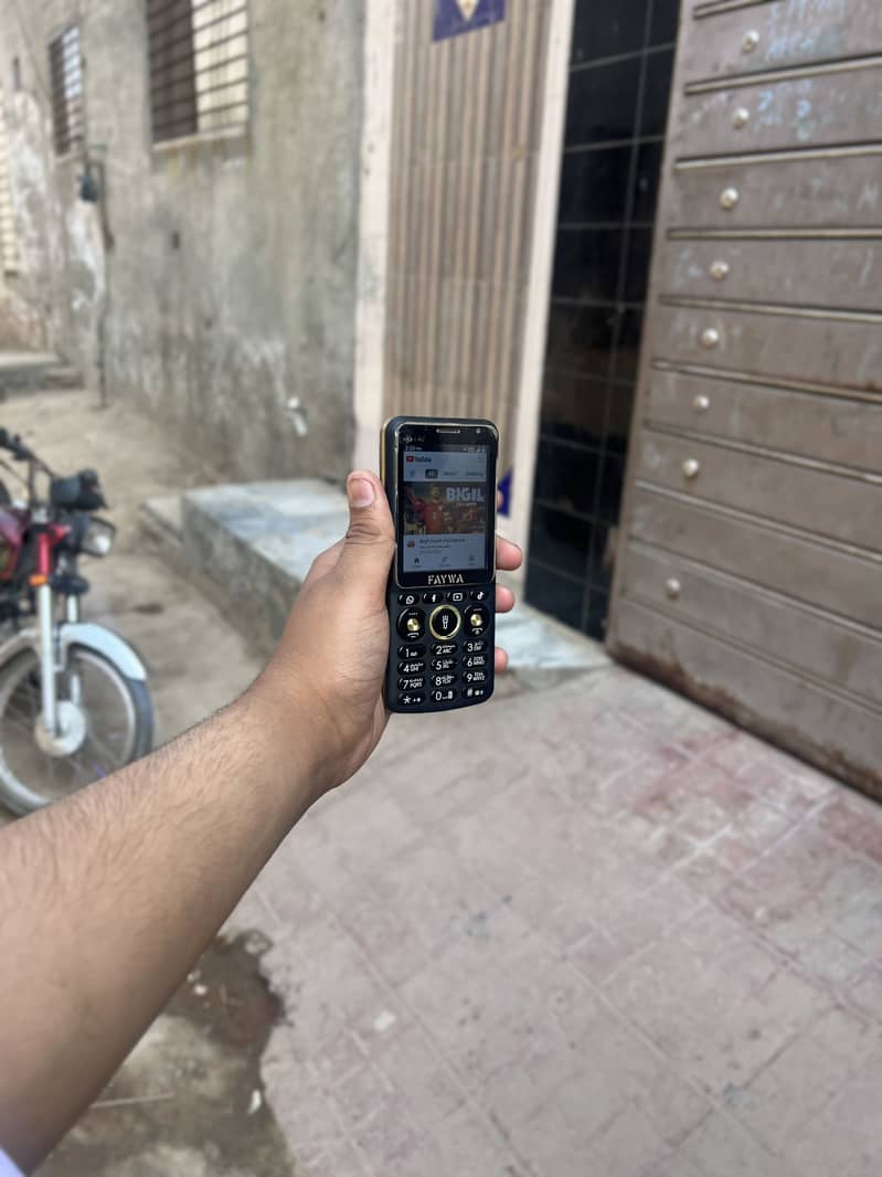 Faywa keypad or touch phone read description 7