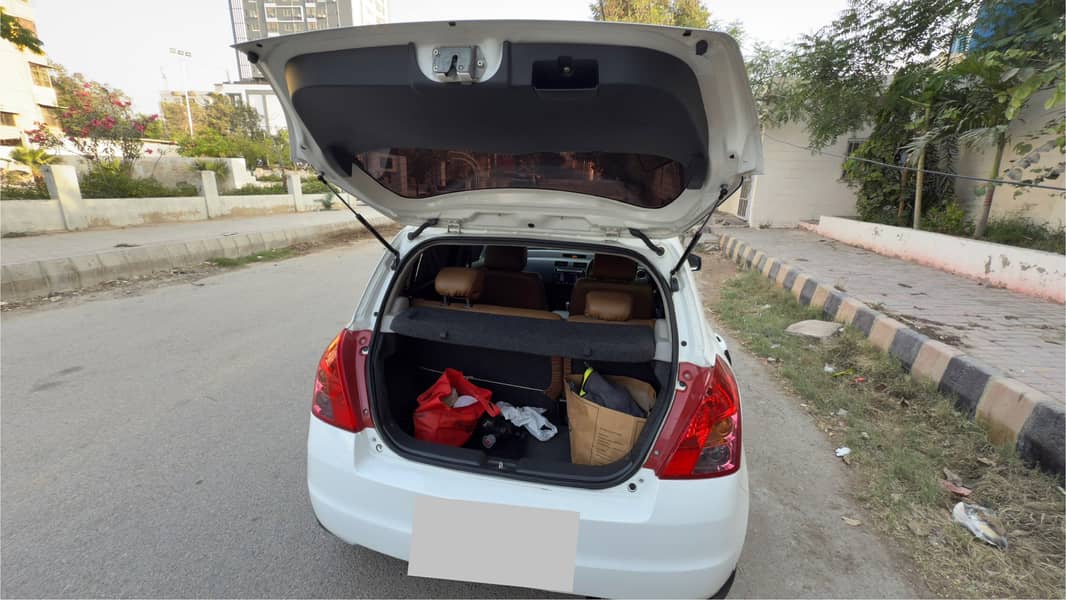 Suzuki Swift DLX Automatic 1.3 Navigation 6