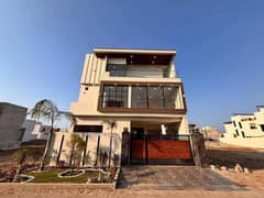 7.5 Marla Most Beautiful Lake Facing Triple Storey House Available For Sale