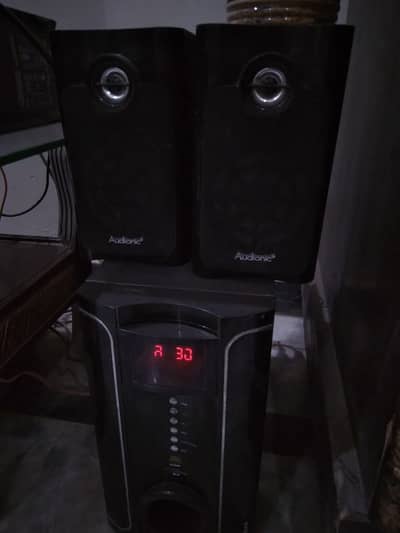 Audionic Wofer with 2 speakers