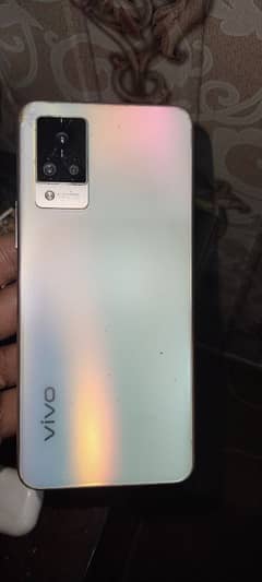 v21 display baritns low par chalta hy pta approved front camera khrab