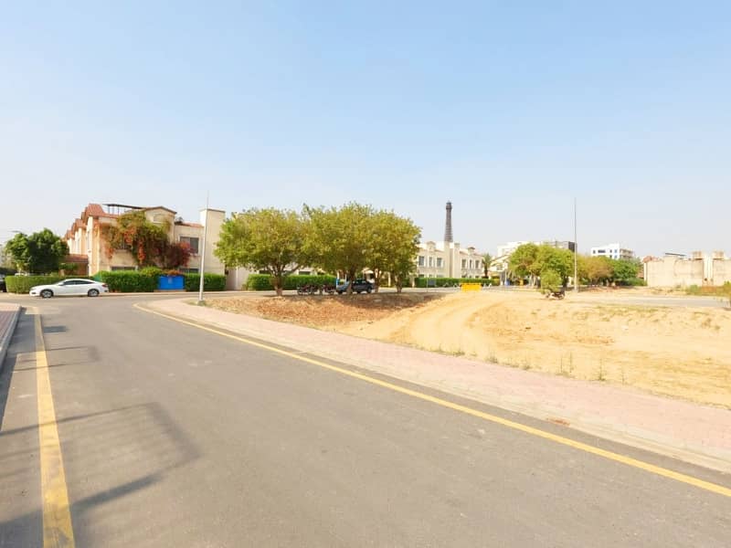 1 Kanal Commercial Plot Main Boulevard For Sale In Bahria Town Lahore, DownTown Raya Facing Eiffel Tower 3