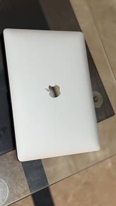 MacBook Pro (13-Inch, 2020, Four Thunderbolt 3 ports)