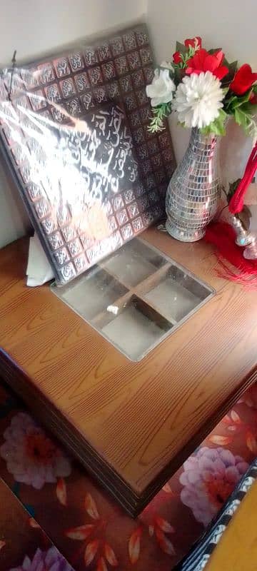 2 side tables 0ne center table  7 seater   3 month used 03339148842 2