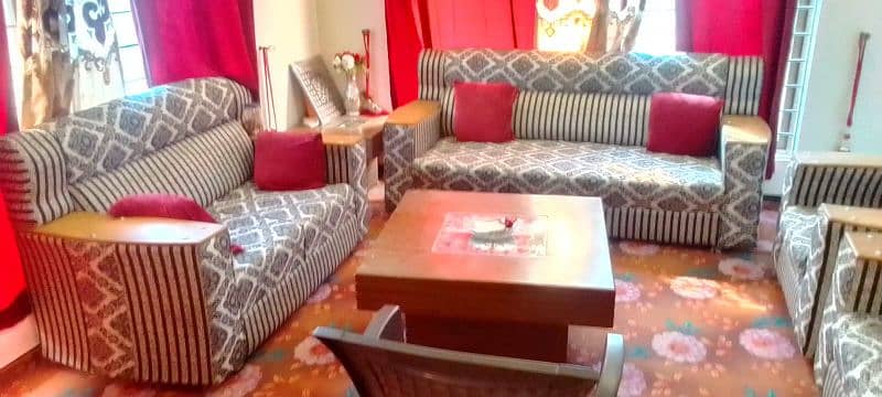 2 side tables 0ne center table  7 seater   3 month used 03339148842 4