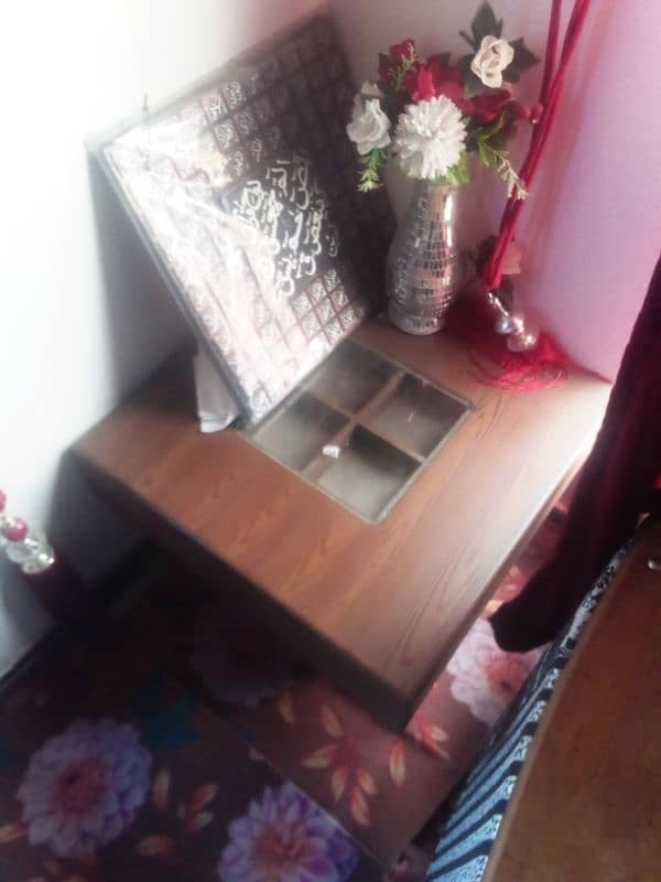2 side tables 0ne center table  7 seater   3 month used 03339148842 9