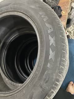 Maxis tyres 215/60/16