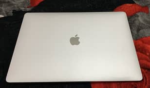 MacBook 2018 pro 15 inch