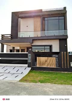 9.5 Marla Adorable Bungalow On Top Location For Sale in DHA Phase 4 Lahore