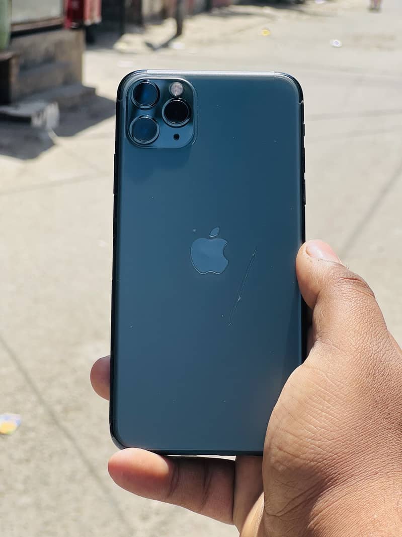 I phone 11 pro maxOnly wahtsapp py contect karyno sim call 03223765721 0