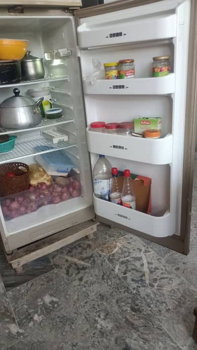 Dawlance Fridge refrigerator for sell size 16 Q