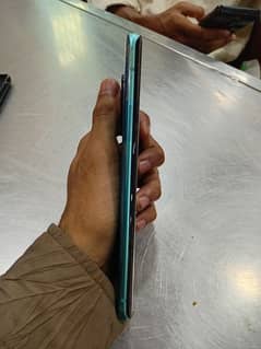8 gb ram 128 rom dual sim sarvar apove