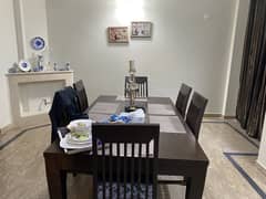Wooden dinning table for sale