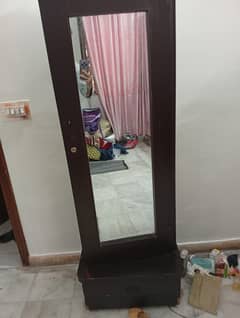 Dressing Table in excellent condition for sale in G-11