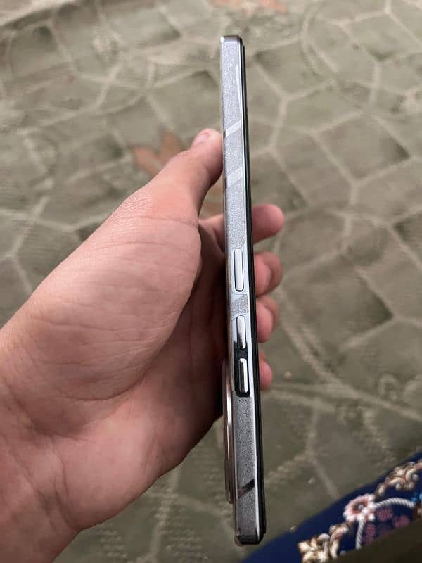 TECNO CAMON 30 FOR SALE ONLY BOX OPEN 10/10 CONDITION. 4