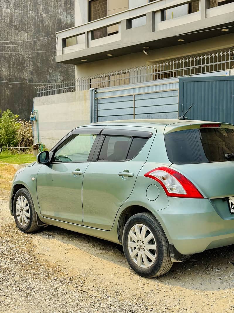 Japanese swift 2012 auto full option 3