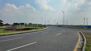 J BLOCK NEAR TO THIS 520 PLOT FOR SALE