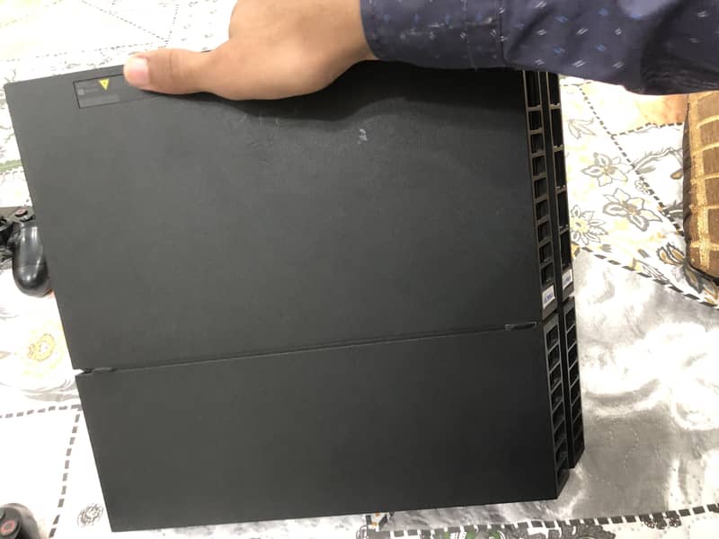 Ps4 500 gb non jaibreak with 2 controllers 2