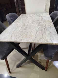 4 seater dining table with excellent condition