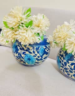 Beautiful vases for drawing room decor