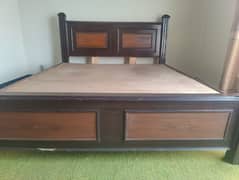Victorian Style Solid Wooden Dark Brown King Size Bed