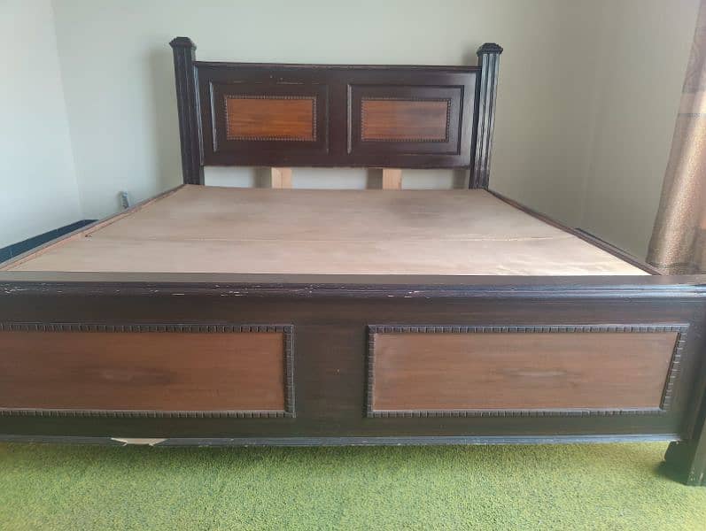 Victorian Style Solid Wooden Dark Brown King Size Bed 0