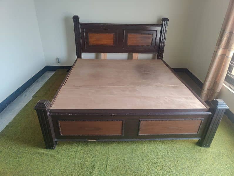 Victorian Style Solid Wooden Dark Brown King Size Bed 2