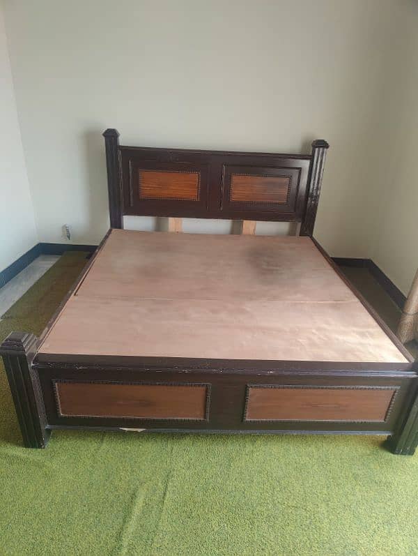 Victorian Style Solid Wooden Dark Brown King Size Bed 3