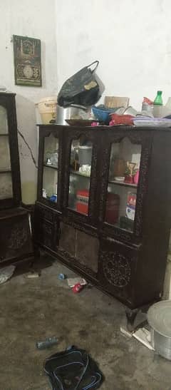 showcase and Shisha table