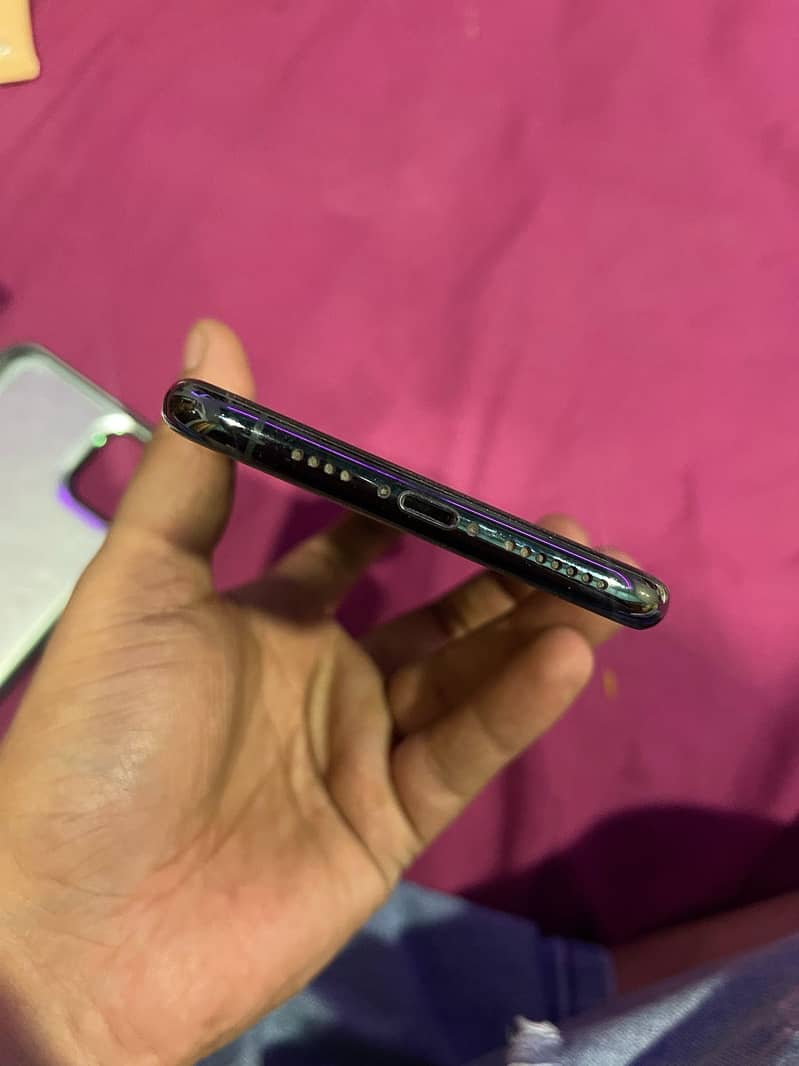 Apple iPhone 11 Pro Max 2