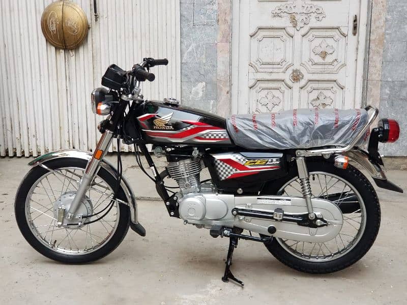 Honda CG 125 2024 Black beauty Lush condition  (0/3/2/1/8/5/2/0/0/5/6) 1