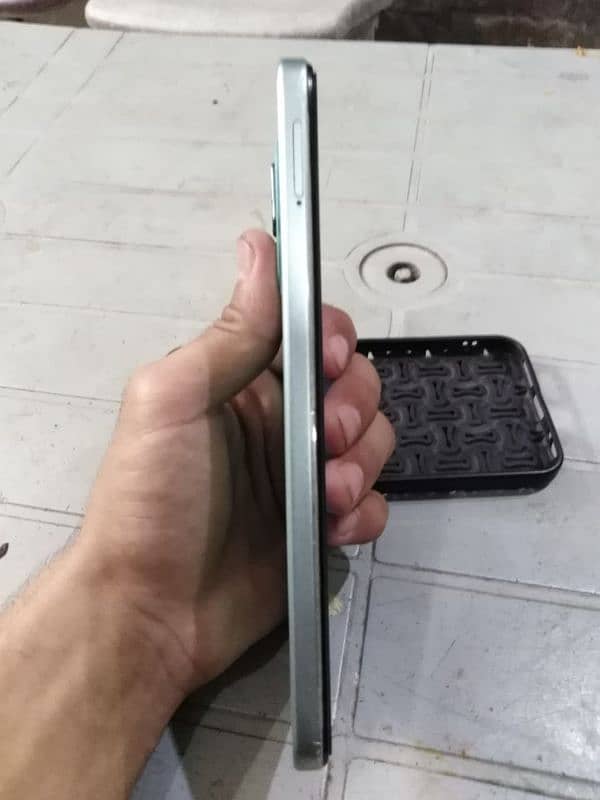 Infinix hot 50i 6+6gb 128gb 3