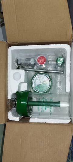 Oxygen Regulator with Humidifier Bottle ( Complete Set )
