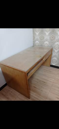 Computer table