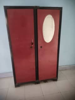 heavy weight iron almari 2 Door excellent condition price nigotiable