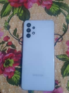 use mobile  ha  box charger kuch ni ha only mobile  ha