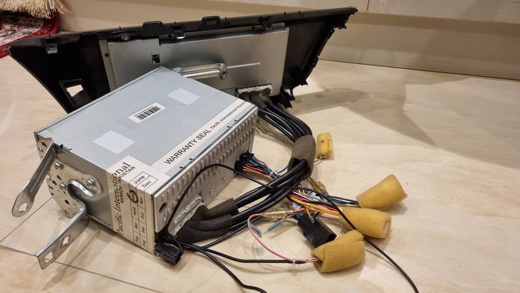 Corolla Revo Hilux Headunit + facia + Speakers + camera 4