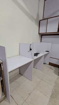 Proper Office items for sale chairs, AC, Cabins, Laptop keyboard mouse