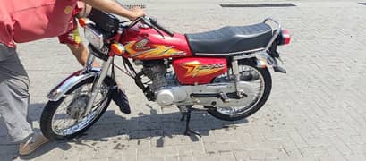 Honda 125 only 4800 km driven