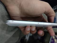 I PHONE SE SECOND GENRATION 64 Gb