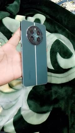 12+5g .  8+8 Ram 256Gb
